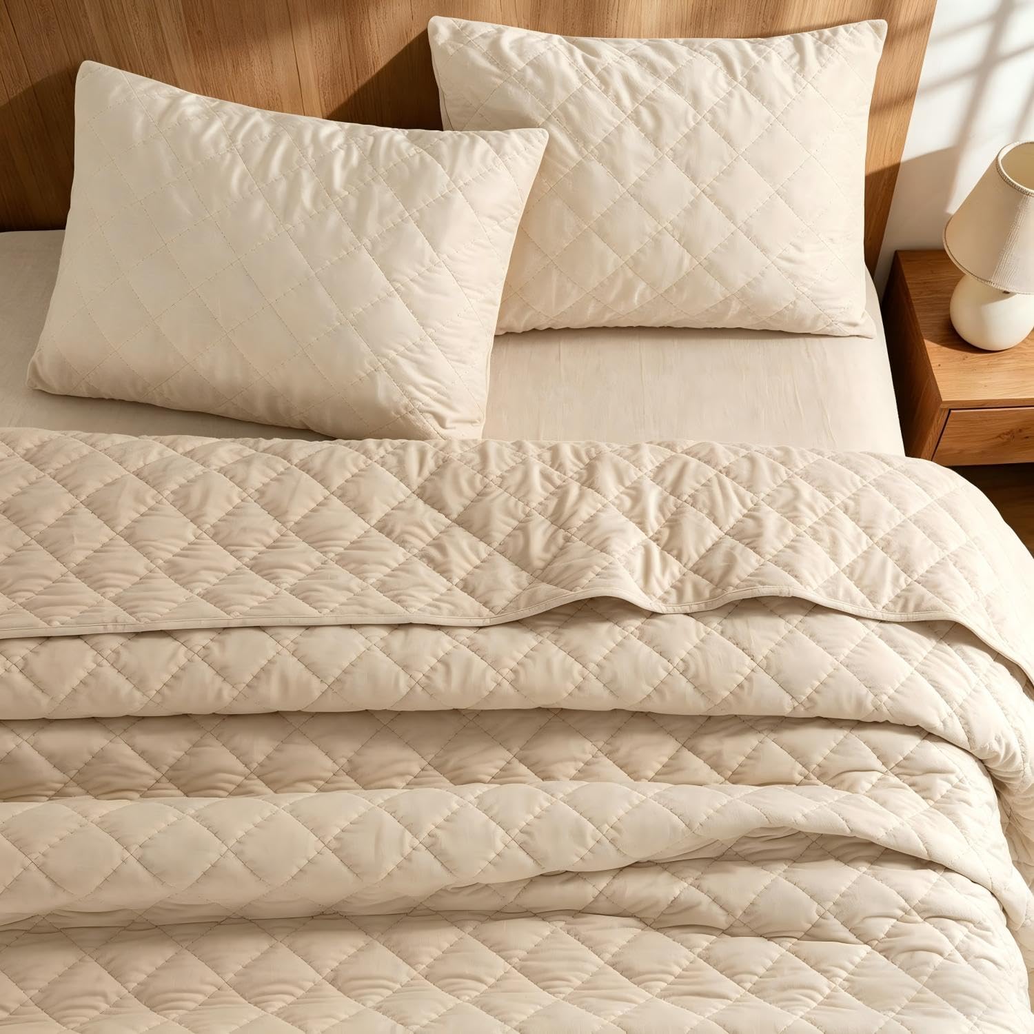 50% Off Luxury Velvet Quilt Set Queen Size 3 Piece - Image 1